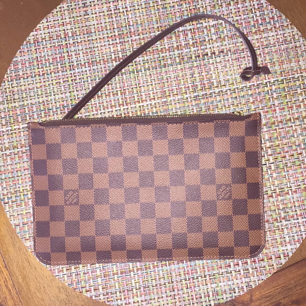 In nearly New condition LV Clutch SD3175